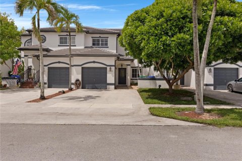Touwnhouse à louer à Miramar, Floride: 3 chambres, 121.14 m2 № 2385032 - photo 2