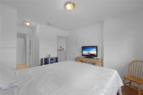 Touwnhouse à louer à Miramar, Floride: 3 chambres, 121.14 m2 № 2385032 - photo 21