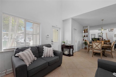 Touwnhouse à louer à Miramar, Floride: 3 chambres, 121.14 m2 № 2385032 - photo 5