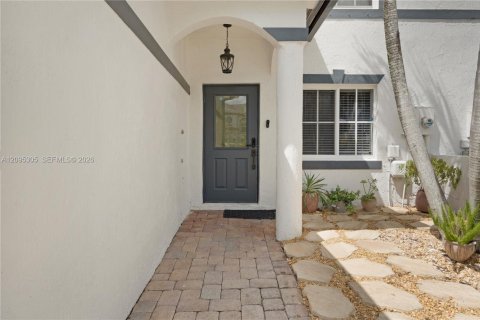 Touwnhouse à louer à Miramar, Floride: 3 chambres, 121.14 m2 № 2385032 - photo 3