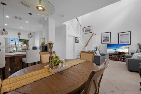 Touwnhouse à louer à Miramar, Floride: 3 chambres, 121.14 m2 № 2385032 - photo 9