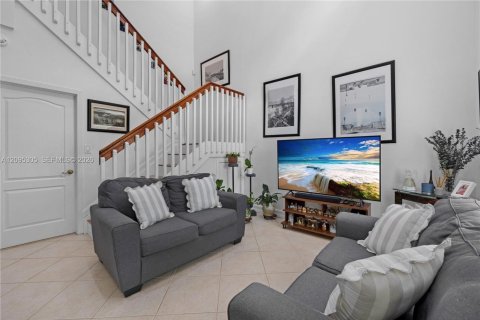 Touwnhouse à louer à Miramar, Floride: 3 chambres, 121.14 m2 № 2385032 - photo 18