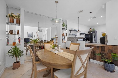 Touwnhouse à louer à Miramar, Floride: 3 chambres, 121.14 m2 № 2385032 - photo 7