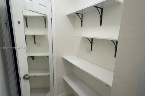 Снять в аренду виллу или дом в Хомстед, Флорида 4 спальни, 149.39м2, № 1968983 - фото 14