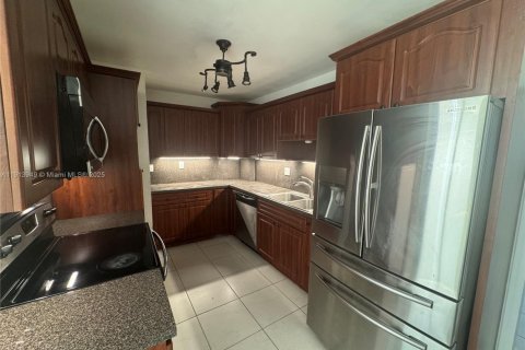 Снять в аренду виллу или дом в Хомстед, Флорида 4 спальни, 149.39м2, № 1968983 - фото 20