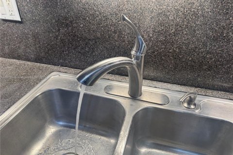 Снять в аренду виллу или дом в Хомстед, Флорида 4 спальни, 149.39м2, № 1968983 - фото 22