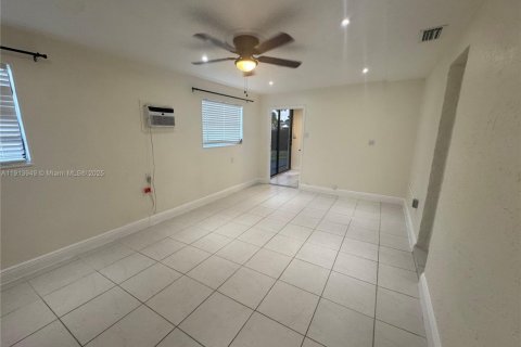 Снять в аренду виллу или дом в Хомстед, Флорида 4 спальни, 149.39м2, № 1968983 - фото 25