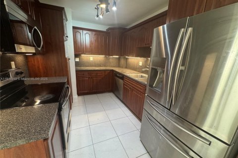 Снять в аренду виллу или дом в Хомстед, Флорида 4 спальни, 149.39м2, № 1968983 - фото 6