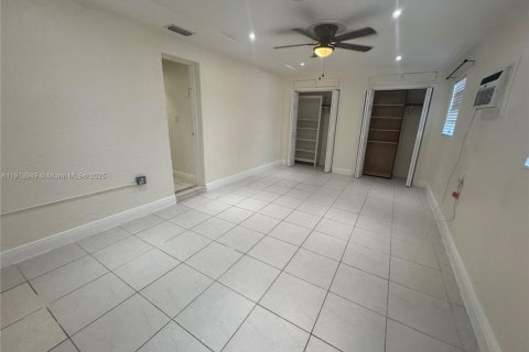 Снять в аренду виллу или дом в Хомстед, Флорида 4 спальни, 149.39м2, № 1968983 - фото 26
