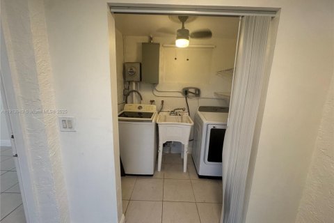 Снять в аренду виллу или дом в Хомстед, Флорида 4 спальни, 149.39м2, № 1968983 - фото 13