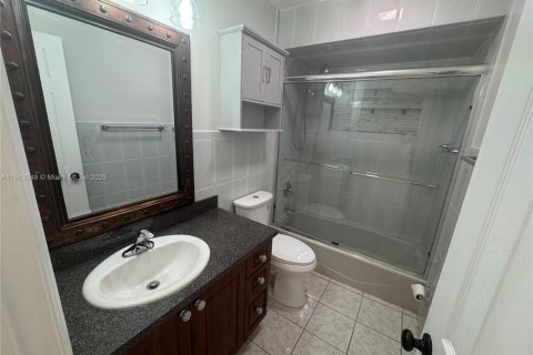 Снять в аренду виллу или дом в Хомстед, Флорида 4 спальни, 149.39м2, № 1968983 - фото 29