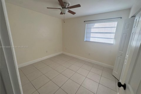 Снять в аренду виллу или дом в Хомстед, Флорида 4 спальни, 149.39м2, № 1968983 - фото 30