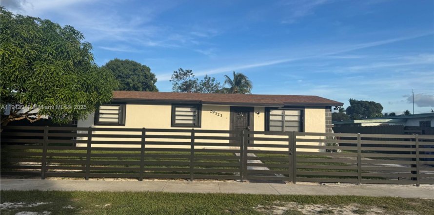 Дом в Хомстед, Флорида 4 спальни, 149.39м2 № 1968983