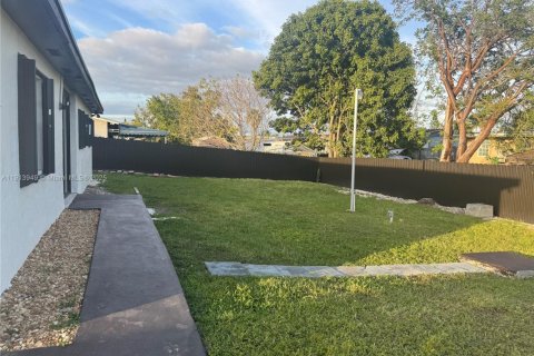 Снять в аренду виллу или дом в Хомстед, Флорида 4 спальни, 149.39м2, № 1968983 - фото 11