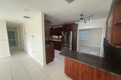 Снять в аренду виллу или дом в Хомстед, Флорида 4 спальни, 149.39м2, № 1968983 - фото 19