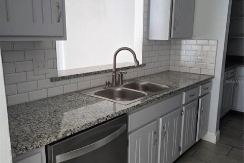 Apartment in Tavares, Florida 2 bedrooms, 102.56 sq.m. № 2207683 - photo 20