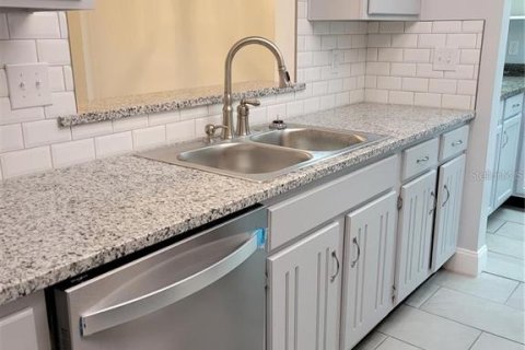 Apartment in Tavares, Florida 2 bedrooms, 102.56 sq.m. № 2207683 - photo 14
