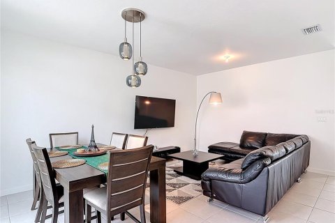 Townhouse in Homestead, Florida 3 bedrooms, 153.2 sq.m. № 1773955 - photo 11