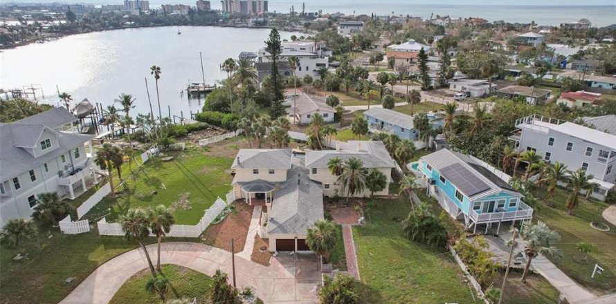 Casa en Redington Beach, Florida 4 dormitorios, 369.94 m2 № 1527186