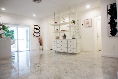 Villa ou maison à louer à El Portal, Floride: 4 chambres, 222.97 m2 № 1960040 - photo 12