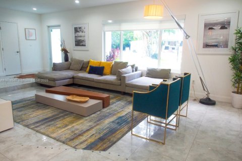 Villa ou maison à louer à El Portal, Floride: 4 chambres, 222.97 m2 № 1960040 - photo 6