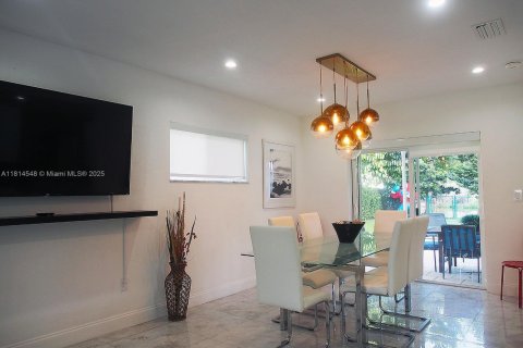 Villa ou maison à louer à El Portal, Floride: 4 chambres, 222.97 m2 № 1960040 - photo 11