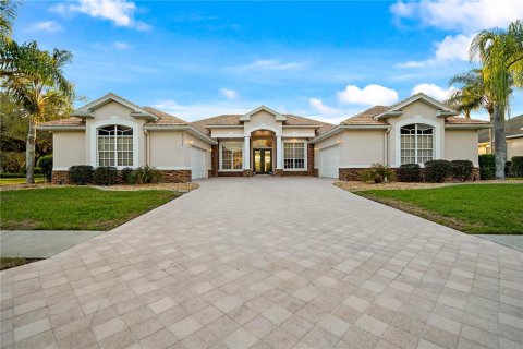House in Spring Hill, Florida 5 bedrooms, 331.57 sq.m. № 2111850 - photo 2