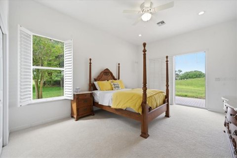 House in Spring Hill, Florida 5 bedrooms, 331.57 sq.m. № 2111850 - photo 22
