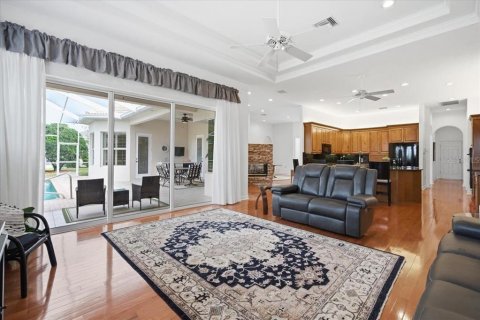 House in Spring Hill, Florida 5 bedrooms, 331.57 sq.m. № 2111850 - photo 13
