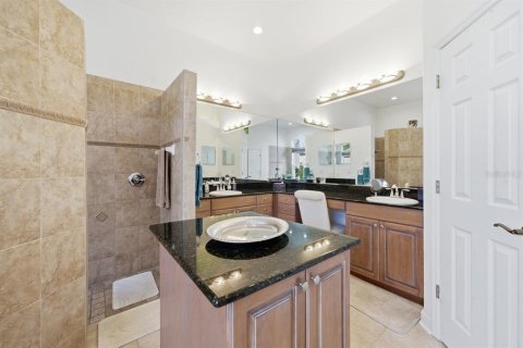 House in Spring Hill, Florida 5 bedrooms, 331.57 sq.m. № 2111850 - photo 16