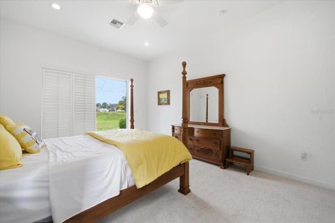 House in Spring Hill, Florida 5 bedrooms, 331.57 sq.m. № 2111850 - photo 23