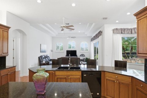 House in Spring Hill, Florida 5 bedrooms, 331.57 sq.m. № 2111850 - photo 10