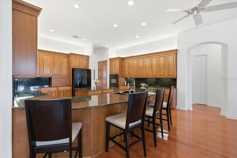 House in Spring Hill, Florida 5 bedrooms, 331.57 sq.m. № 2111850 - photo 8