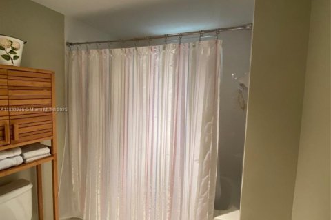 Copropriété à louer à Miami, Floride: 1 chambre, 72.46 m2 № 1945112 - photo 3