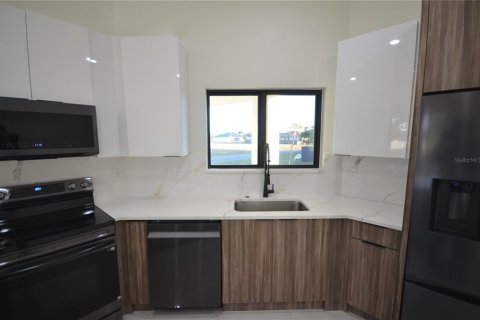 Casa en alquiler en Cape Coral, Florida, 3 dormitorios, 172.24 m2 № 2142398 - foto 18