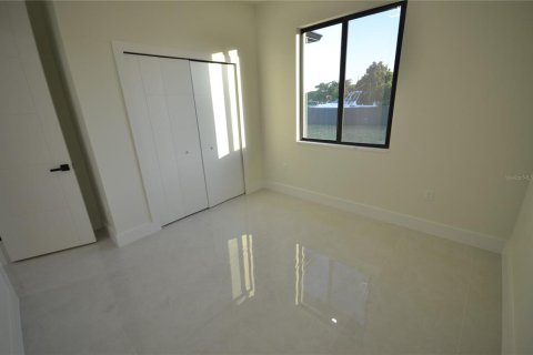 Casa en alquiler en Cape Coral, Florida, 3 dormitorios, 172.24 m2 № 2142398 - foto 12