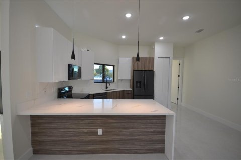 Casa en alquiler en Cape Coral, Florida, 3 dormitorios, 172.24 m2 № 2142398 - foto 16