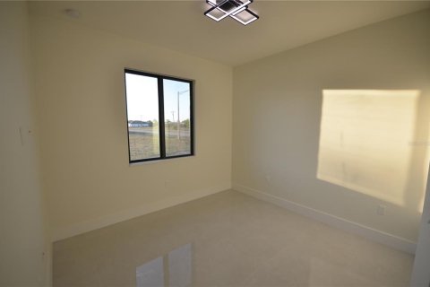 Casa en alquiler en Cape Coral, Florida, 3 dormitorios, 172.24 m2 № 2142398 - foto 14