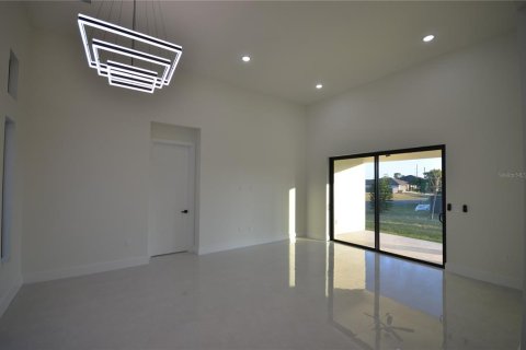 Casa en alquiler en Cape Coral, Florida, 3 dormitorios, 172.24 m2 № 2142398 - foto 9