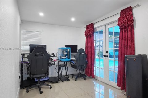 House in Miami Gardens, Florida 4 bedrooms, 183.95 sq.m. № 1956045 - photo 9