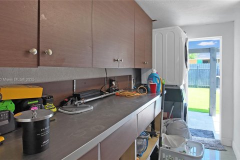 House in Miami Gardens, Florida 4 bedrooms, 183.95 sq.m. № 1956045 - photo 14