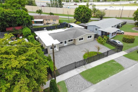 House in Miami Gardens, Florida 4 bedrooms, 183.95 sq.m. № 1956045 - photo 6