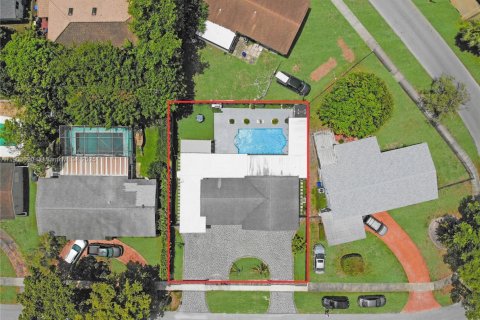 House in Miami Gardens, Florida 4 bedrooms, 183.95 sq.m. № 1956045 - photo 2