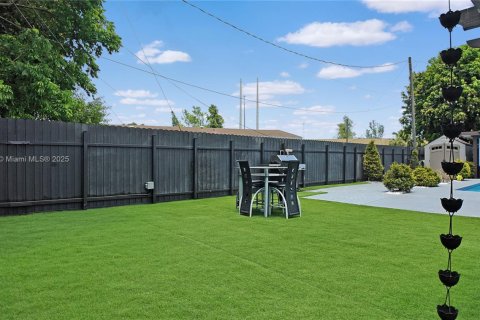 House in Miami Gardens, Florida 4 bedrooms, 183.95 sq.m. № 1956045 - photo 30