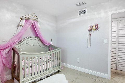 House in Miami Gardens, Florida 4 bedrooms, 183.95 sq.m. № 1956045 - photo 19