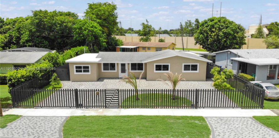 House in Miami Gardens, Florida 4 bedrooms, 183.95 sq.m. № 1956045