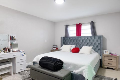 House in Miami Gardens, Florida 4 bedrooms, 183.95 sq.m. № 1956045 - photo 23