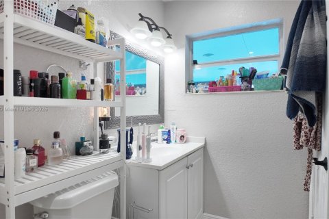 House in Miami Gardens, Florida 4 bedrooms, 183.95 sq.m. № 1956045 - photo 26