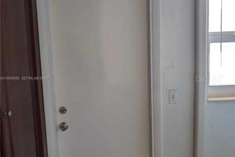 Copropriété à vendre à Hallandale Beach, Floride: 1 chambre, 55.74 m2 № 2088525 - photo 22
