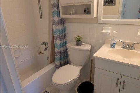 Copropriété à vendre à Hallandale Beach, Floride: 1 chambre, 55.74 m2 № 2088525 - photo 17